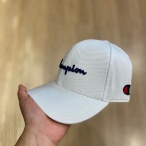 Boné Champion Branco com Regulagem - Estilo Casual e Moderno.