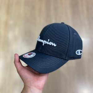 Boné Champion Cinza Grafite com Regulagem - Estilo Urbano que se destaca.