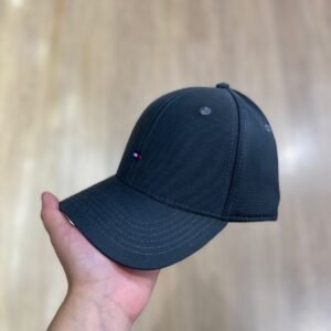 Boné Tommy Hilfiger Grafite com Regulagem- Estilo e Versatilidade.