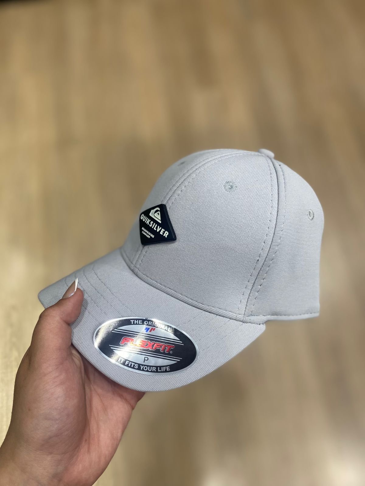 Boné Quiksilver Flexfit Cinza Claro - Garanta Já.