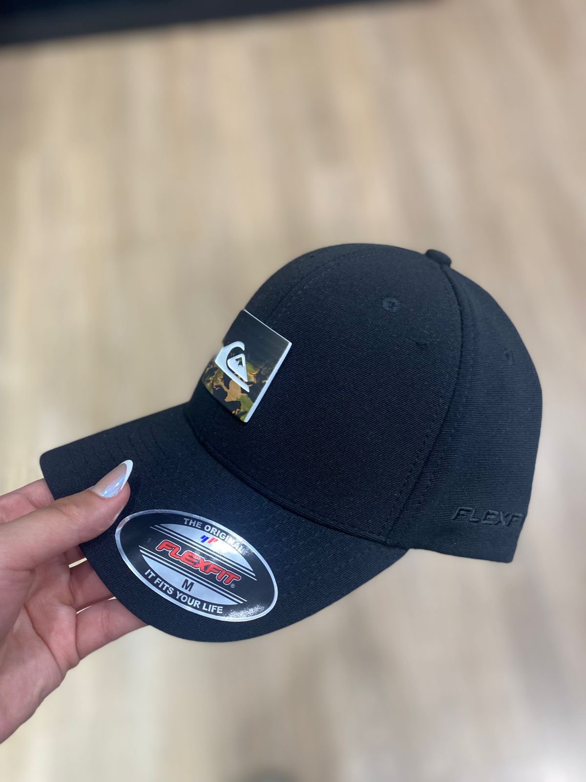 Boné Quiksilver Flexfit Preto - Tag Degrade.