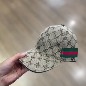 Boné Gucci Marrom (Xadrez) Com Regulagem - Estilo e Modernidade andam juntos!